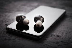 pecku a in-ear — ilustrace