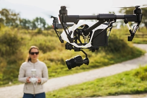 profesionální dron — ilustrace