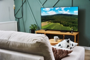 televizi nad 75 palců — ilustrace